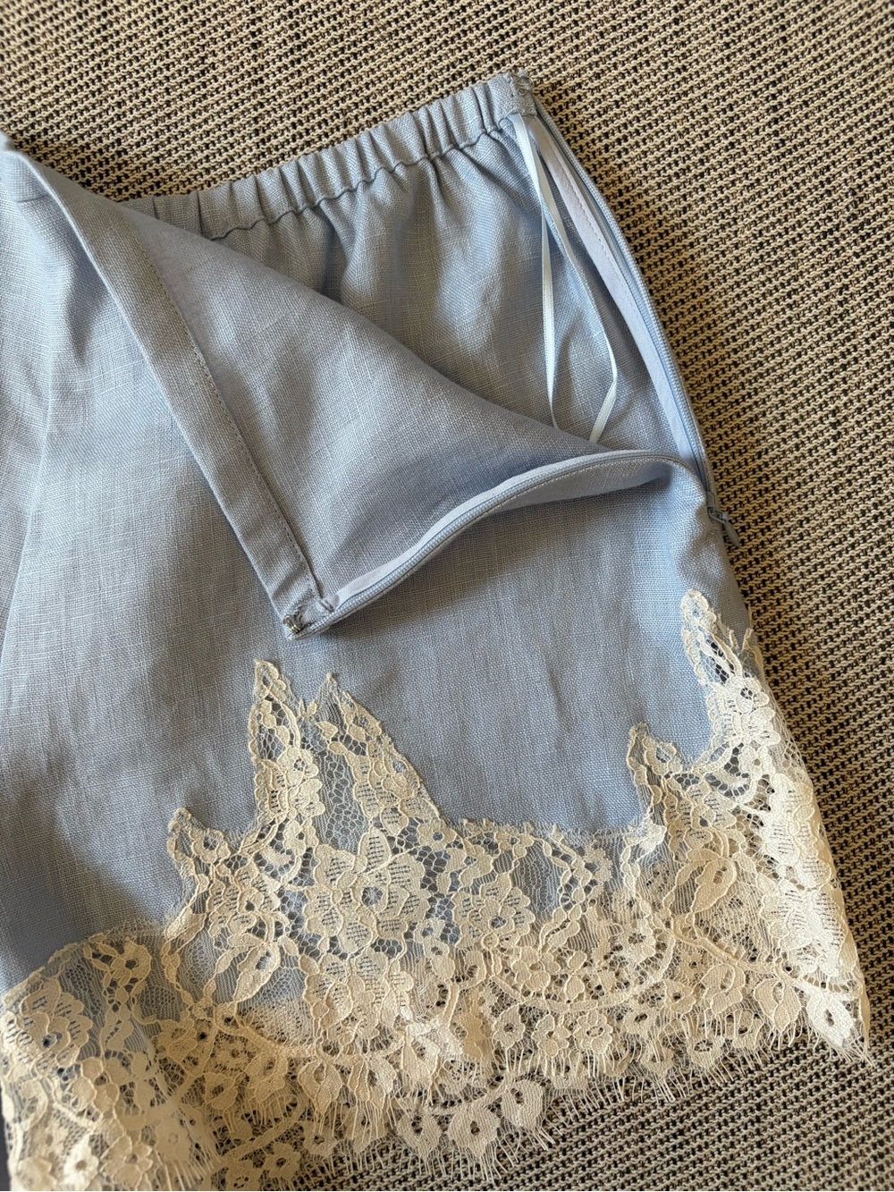 NEW Reformation Fern Cloud Blue Lace Trim Linen Shorts Elastic Waist | US M - Picture 11 of 12